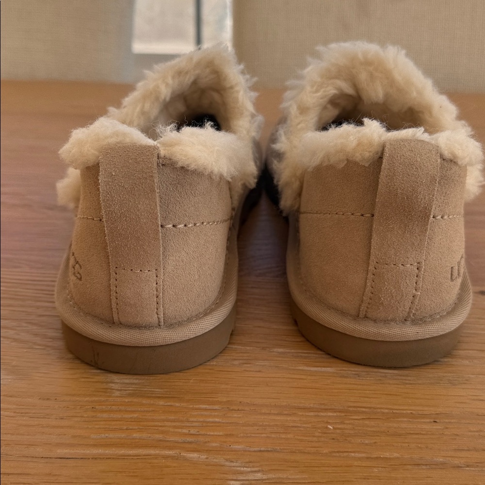 UGG Women’s Loria slip on - Picture 7 of 8